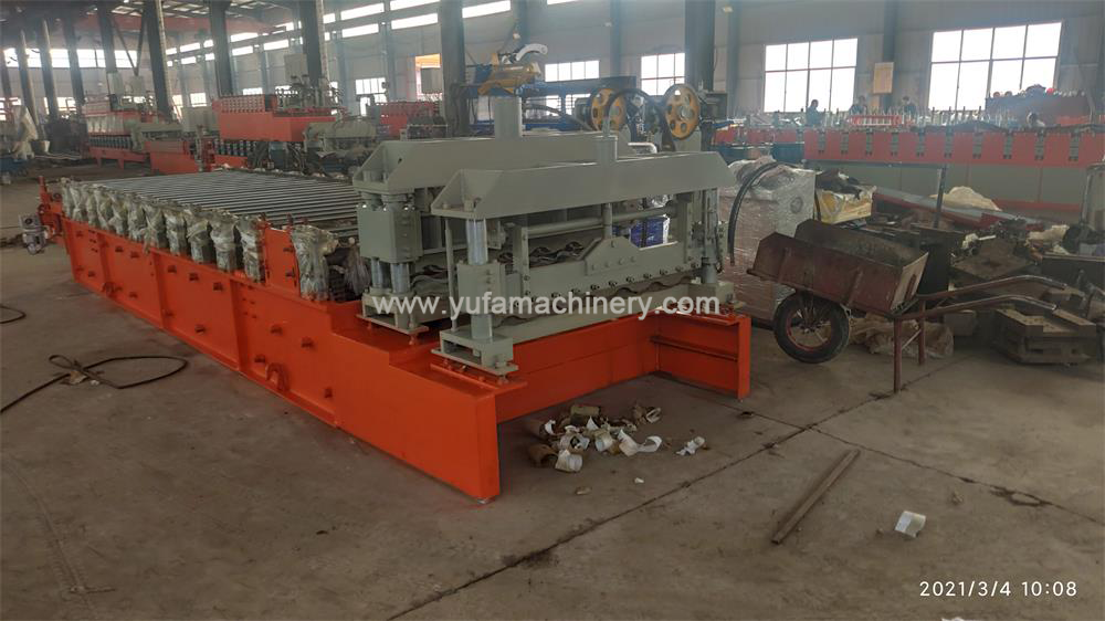 Export servo motor system glazed roll forming machine to Azerbaijan