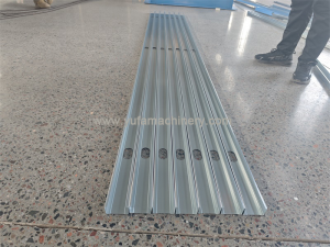 C CHANNEL WITH HOLES SERVO MOTOR PANAMA CUSTOMIZED LIGHT KEEL ROLL FORMING MACHINE