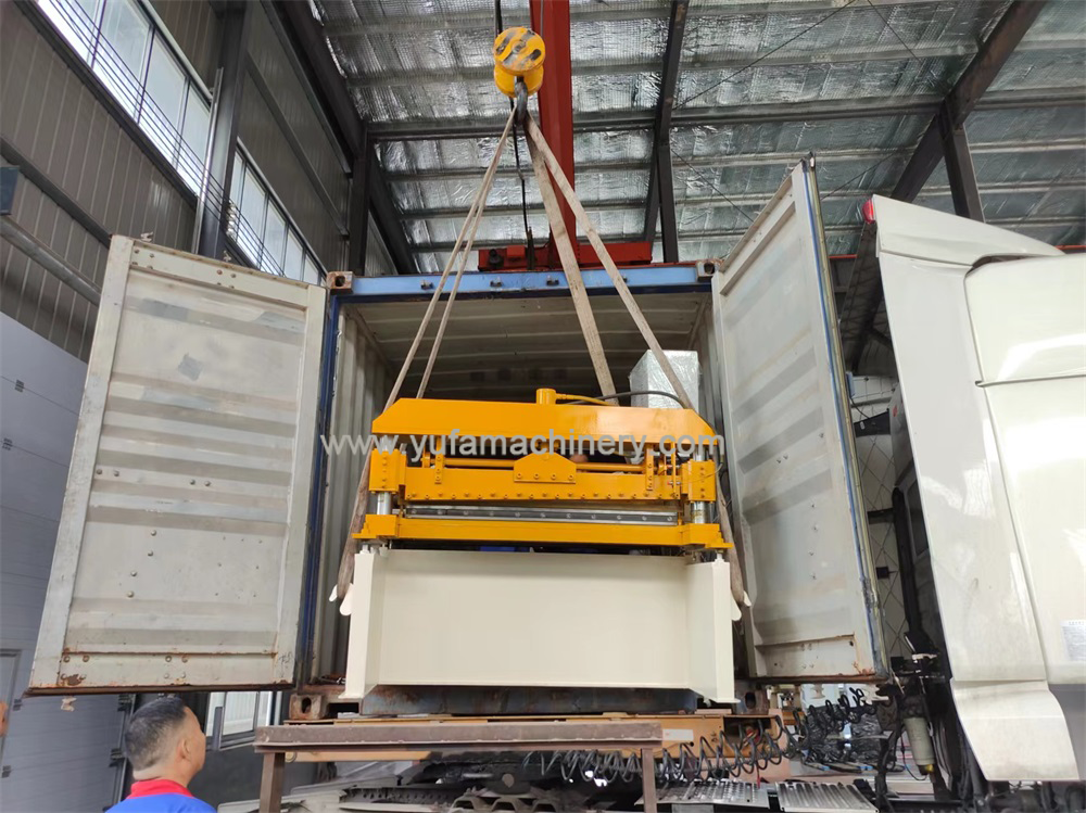 Export Cut to length roll forming machine with hydraulic decoiler line to Azerbaijan