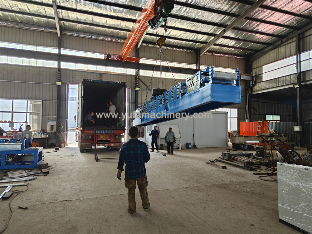 Export C purlin roll forming machine and manual decoilers to Madagascar