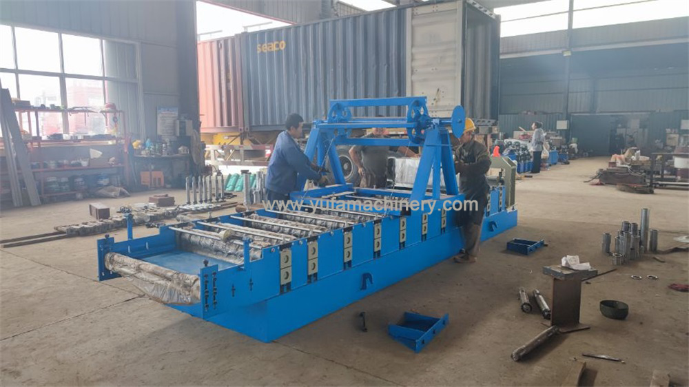Export 760 roof tile roll forming machine to Malaysia
