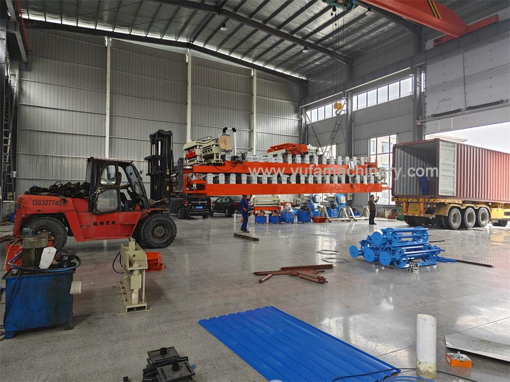 Export Euro standard glazed tile and trapezoid roof panel roll forming machine to Guinea