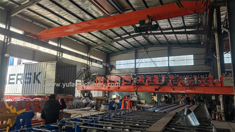 Export 60-200mm auto c purlin roll forming machine to Indonesia